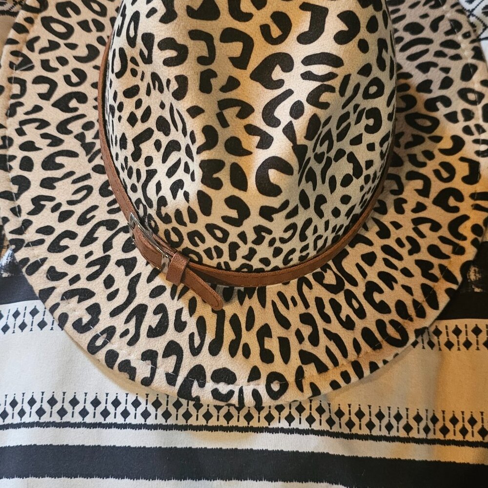 Cheetah hat - Picture 4 of 4